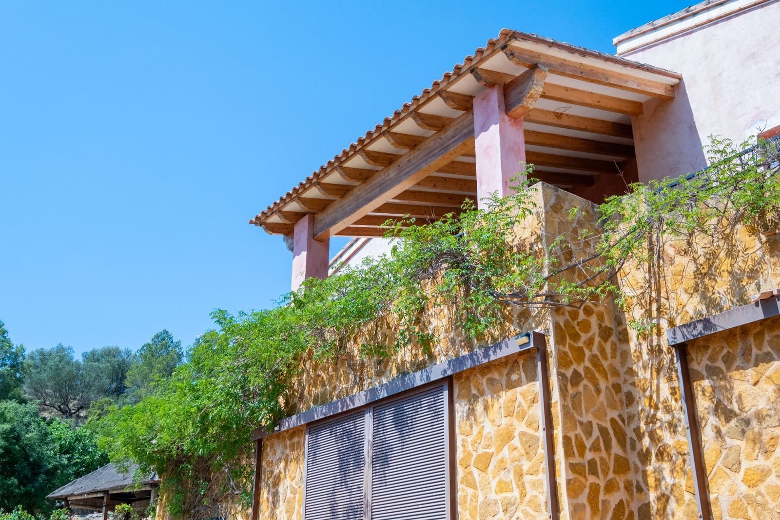 3 bedroom Villa for sale in Guadalest with pool - € 900,000 (Ref: 9447380)