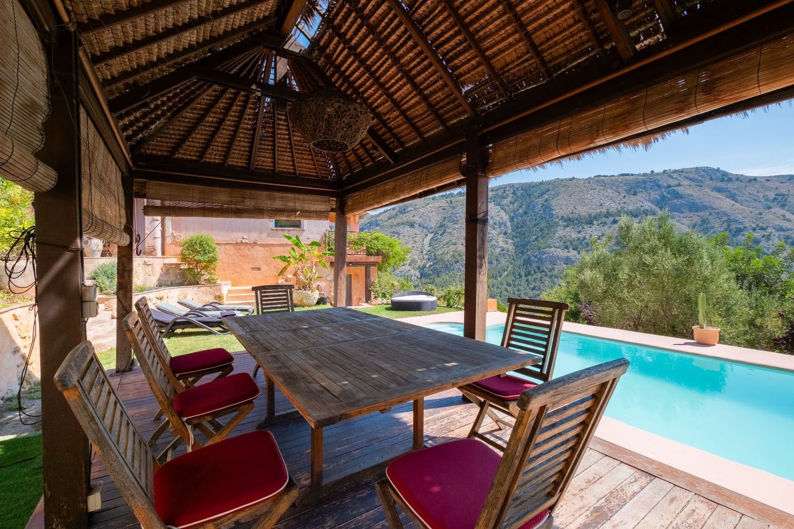 3 bedroom Villa for sale in Guadalest with pool - € 900,000 (Ref: 9447380)
