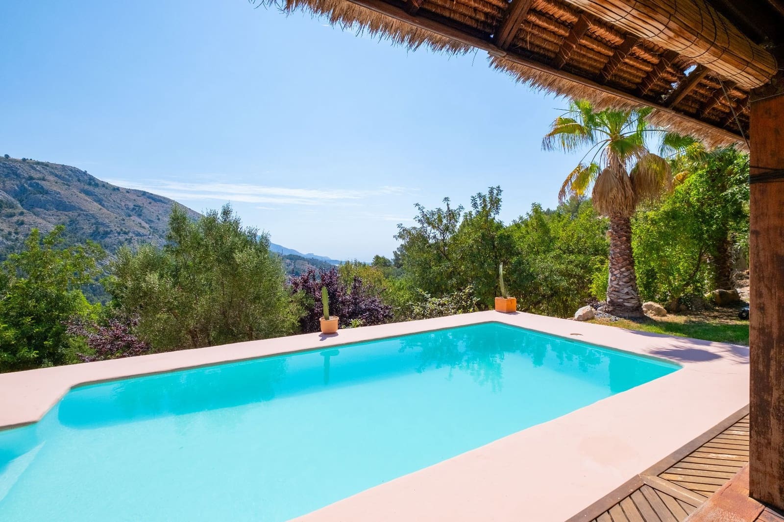 3 bedroom Villa for sale in Guadalest with pool - € 900,000 (Ref: 9447380)