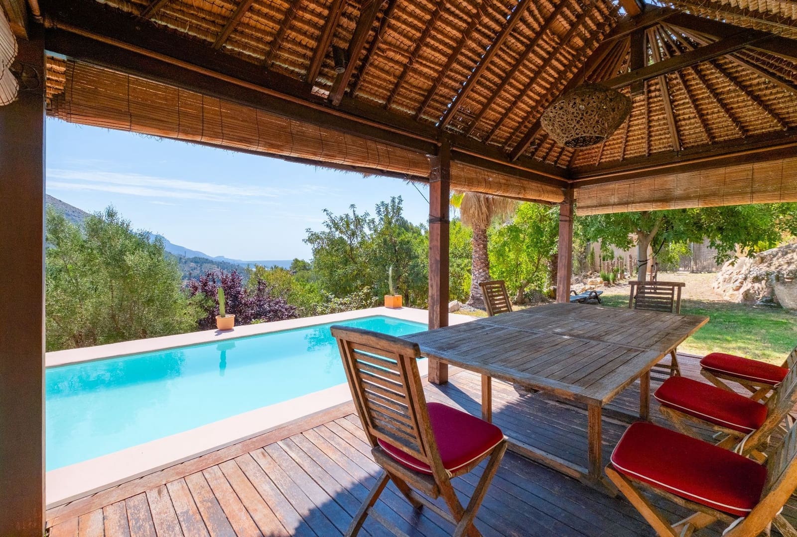 3 bedroom Villa for sale in Guadalest with pool - € 900,000 (Ref: 9447380)