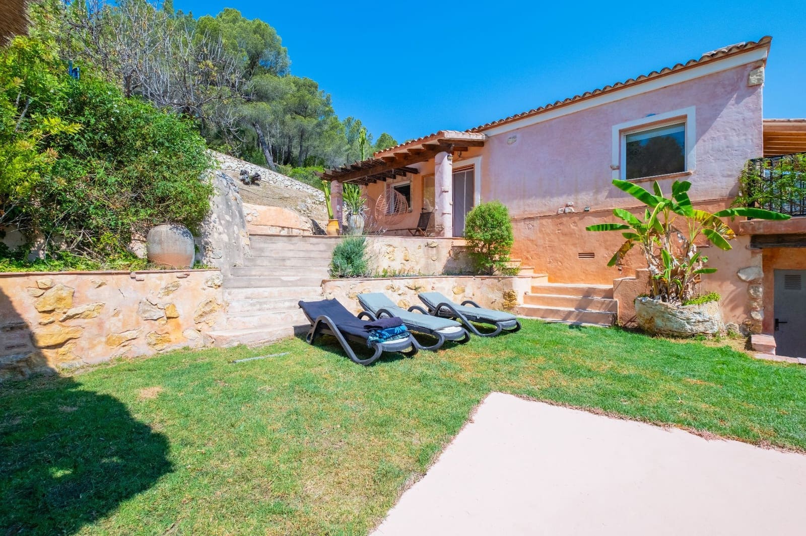 3 bedroom Villa for sale in Guadalest with pool - € 900,000 (Ref: 9447380)