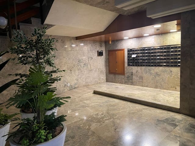 4 makuuhuone Huoneisto myytävänä paikassa Alicante kaupunki - 670 000 € (Ref: 9447382)