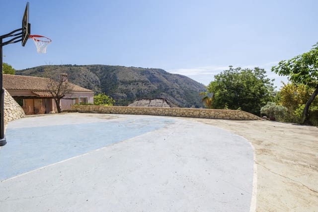 4 sypialnia Willa na sprzedaż w Callosa d'En Sarrià z basenem garażem - 900 000 € (Ref: 9745225)