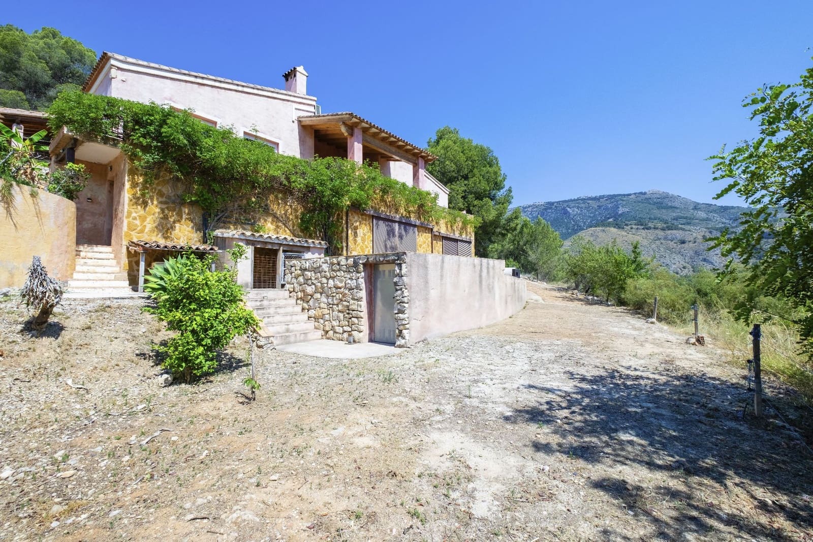 4 bedroom Villa for sale in Callosa d'En Sarria with pool garage - € 900,000 (Ref: 9745225)