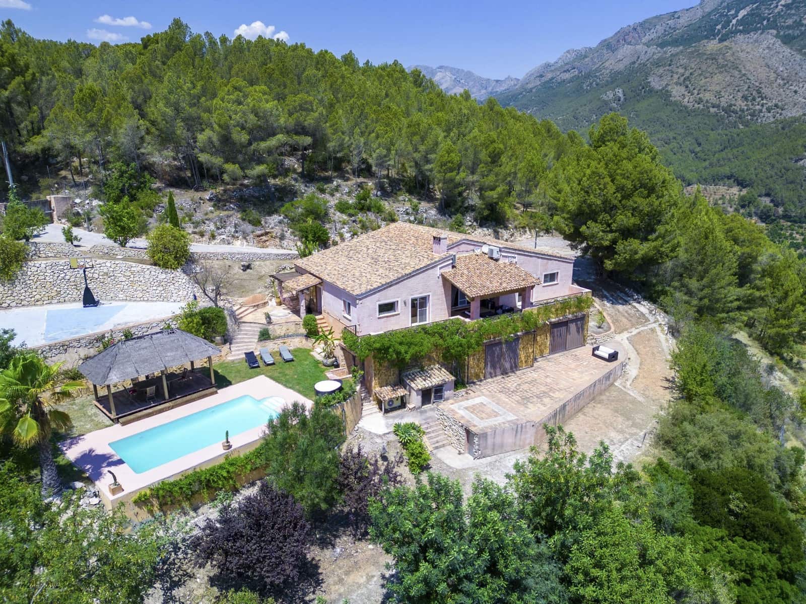 4 bedroom Villa for sale in Callosa d'En Sarria with pool garage - € 900,000 (Ref: 9745225)