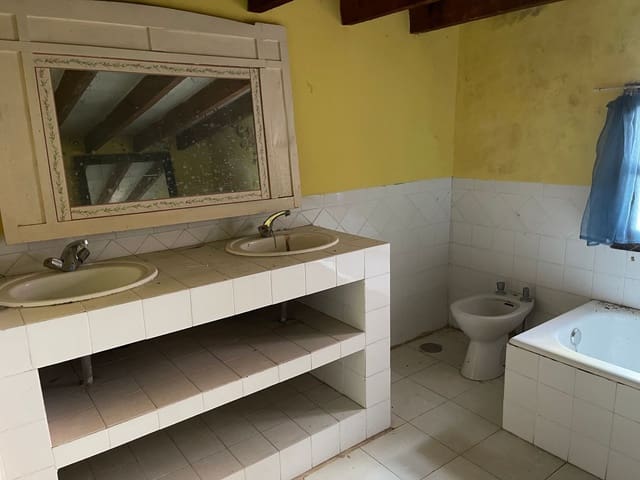 4 soveværelse Villa til salg i Sella - € 135.000 (Ref: 9943897)