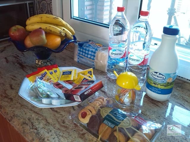 4 bedroom Beach Apartment for rent in Torre del Mar, Vélez-Málaga - € 1,000 (Ref: 4384961)