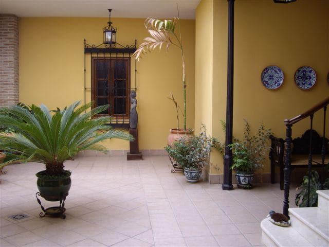 7 bedroom Villa for sale in Velez-Malaga with pool garage - € 1,190,000 (Ref: 5094348)