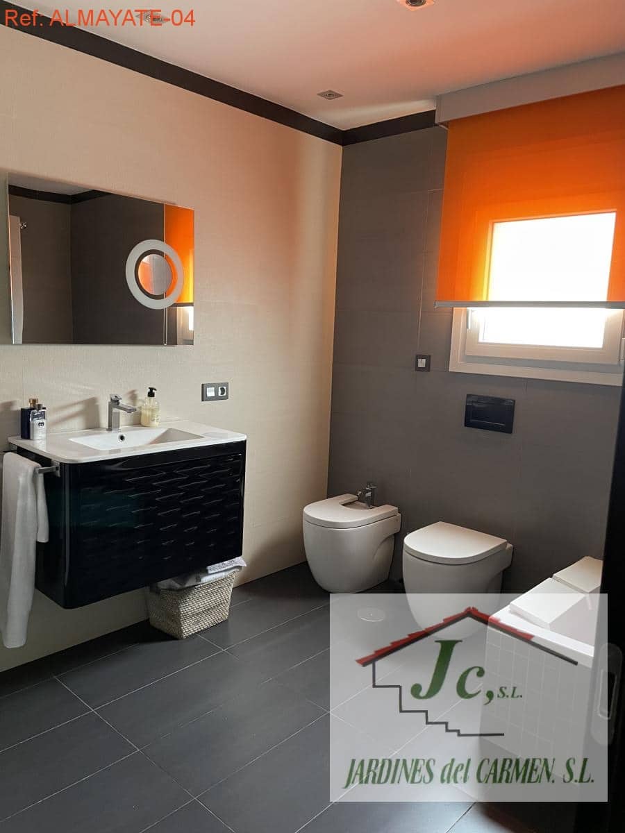 3 soveværelse Villa til salg i Almayate med swimmingpool garage - € 1.398.000 (Ref: 6350340)