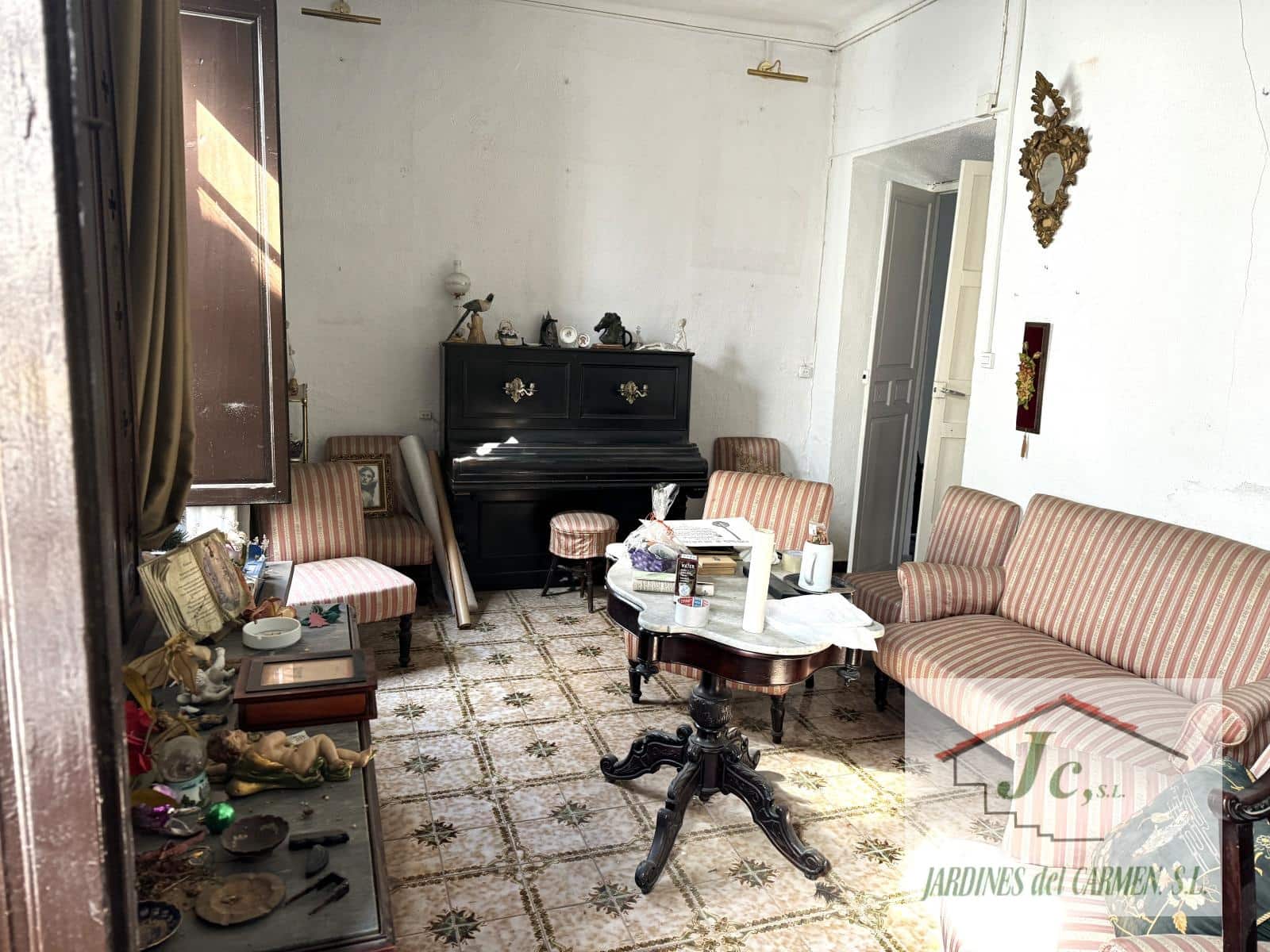 8 bedroom Townhouse for sale in Velez-Malaga - € 375,000 (Ref: 8894236)