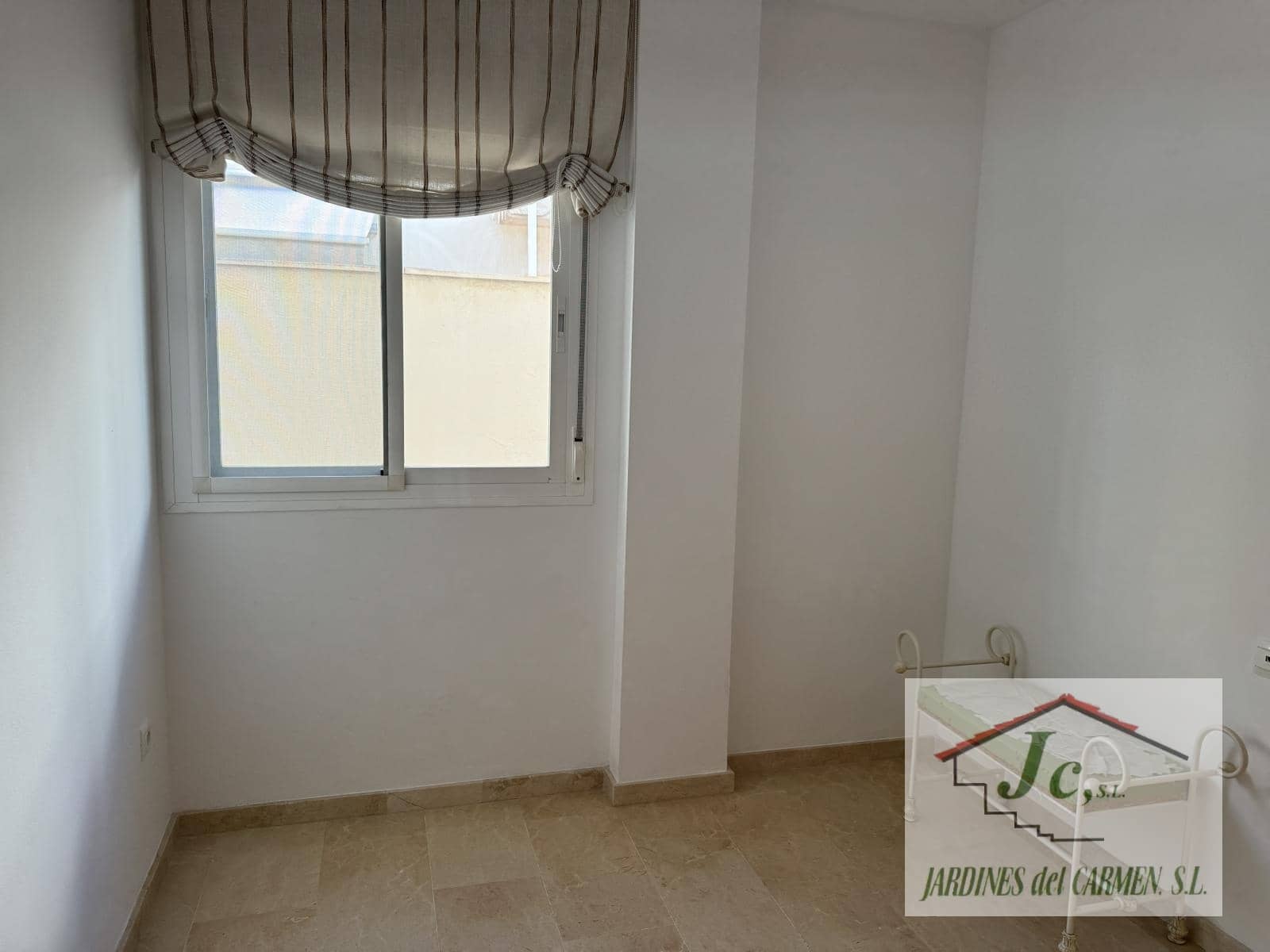 4 soveværelse Semi-Rækkehus til salg i Benajarafe med swimmingpool garage - € 499.000 (Ref: 9263920)