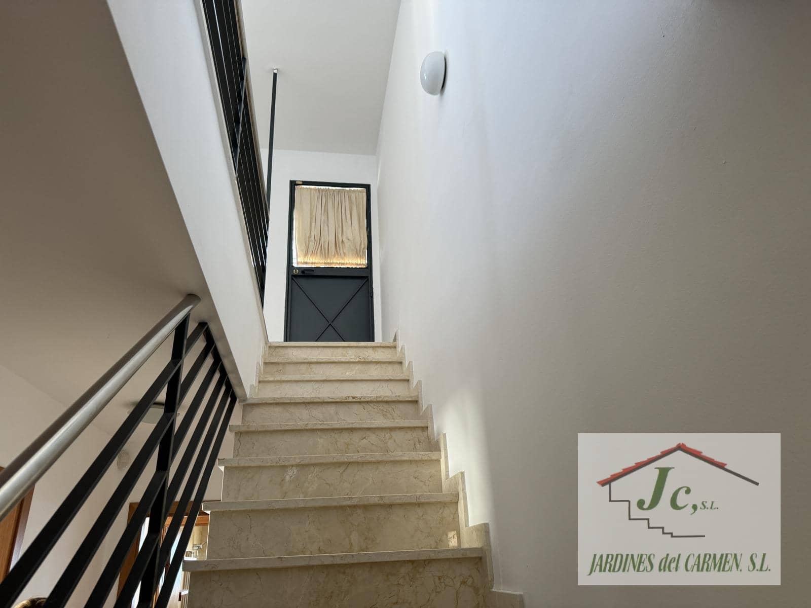 4 soveværelse Semi-Rækkehus til salg i Benajarafe med swimmingpool garage - € 499.000 (Ref: 9263920)