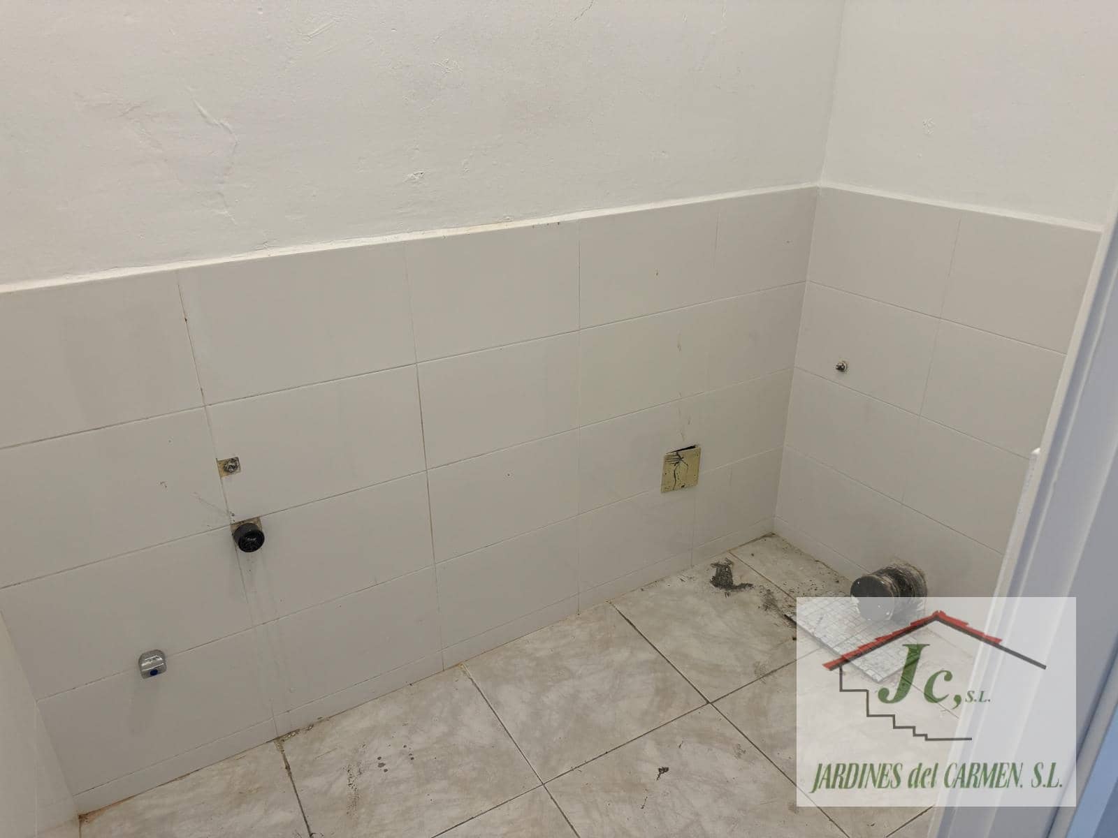 Commercial for rent in Velez-Malaga - € 650 (Ref: 9834706)