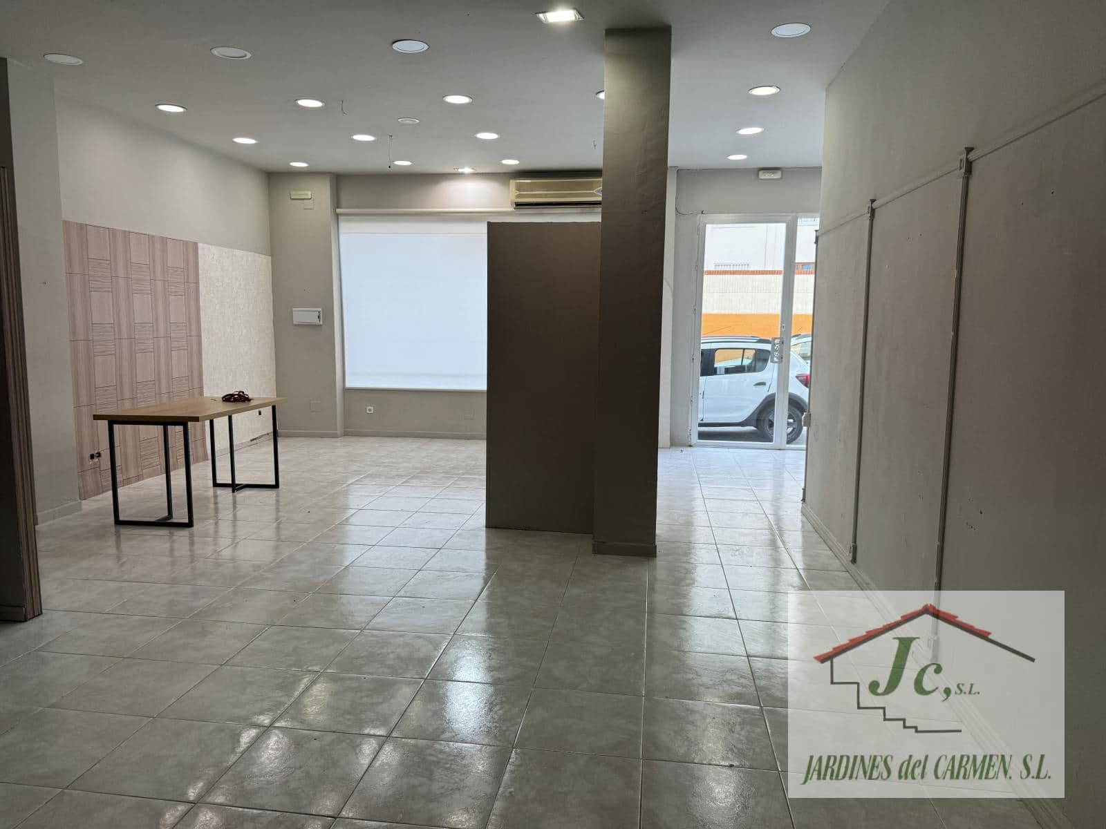 Commercial for rent in Velez-Malaga - € 650 (Ref: 9834706)