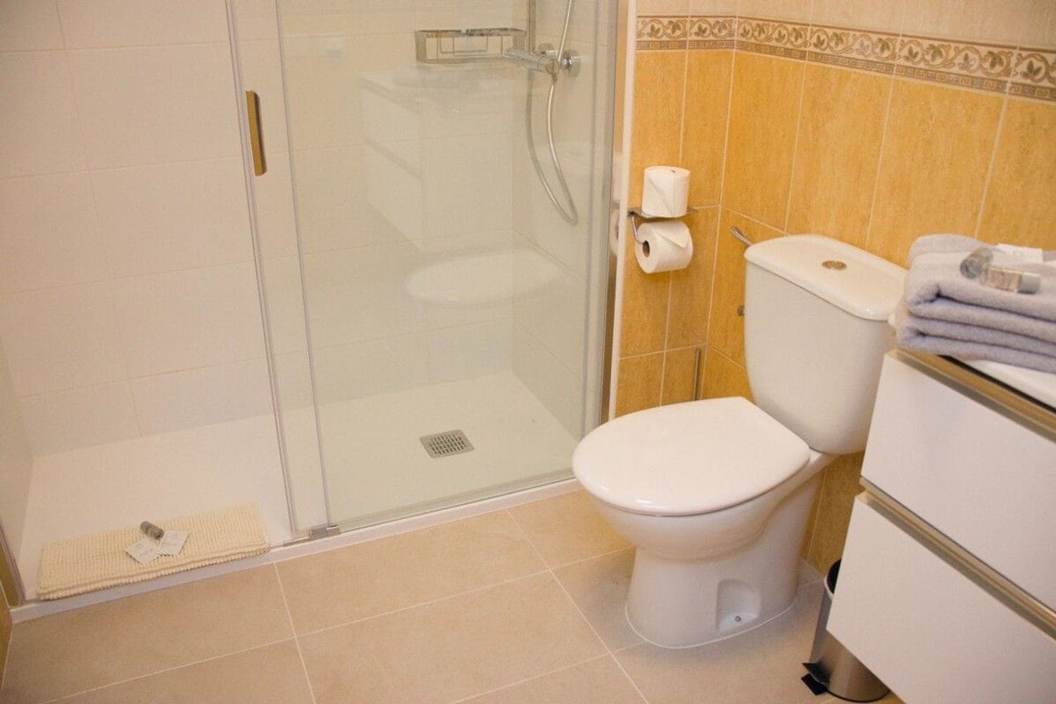 1 sypialnia Apartament na sprzedaż w Los Cristianos z basenem garażem - 330 000 € (Ref: 10007130)