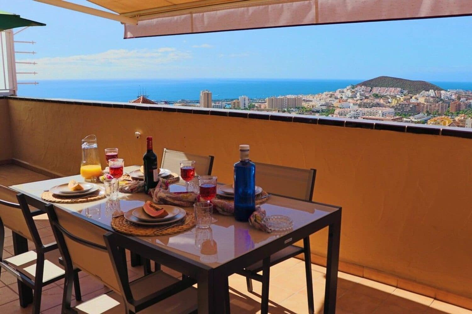 1 sypialnia Apartament na sprzedaż w Los Cristianos z basenem garażem - 330 000 € (Ref: 10007130)