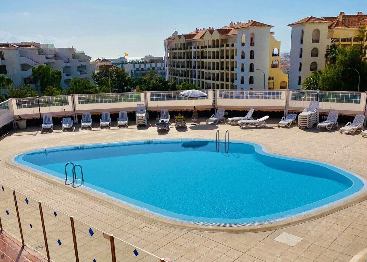 1 sypialnia Apartament na sprzedaż w Los Cristianos z basenem garażem - 330 000 € (Ref: 10007130)