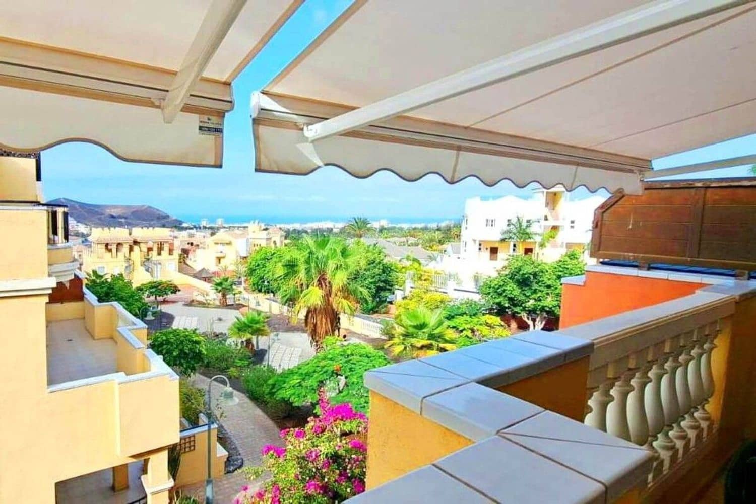 1 bedroom Apartment for sale in Playa de las Americas with pool garage - € 295,000 (Ref: 10015037)