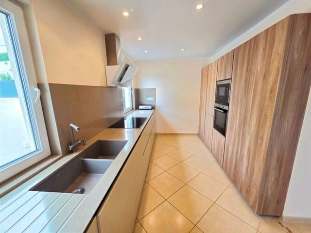4 slaapkamer Villa te koop in Santa Cruz de Tenerife - € 2.050.000 (Ref: 10077514)