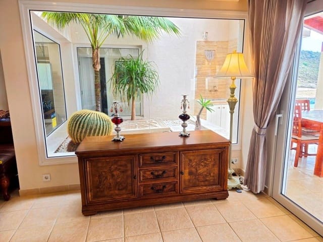 4 slaapkamer Villa te koop in Santa Cruz de Tenerife - € 2.050.000 (Ref: 10077514)