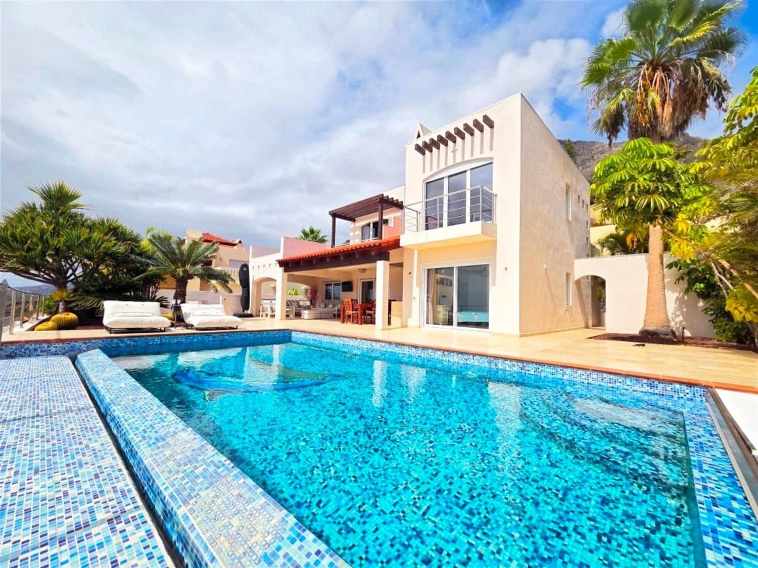 4 slaapkamer Villa te koop in Santa Cruz de Tenerife met zwembad garage - € 2.050.000 (Ref: 10077514)