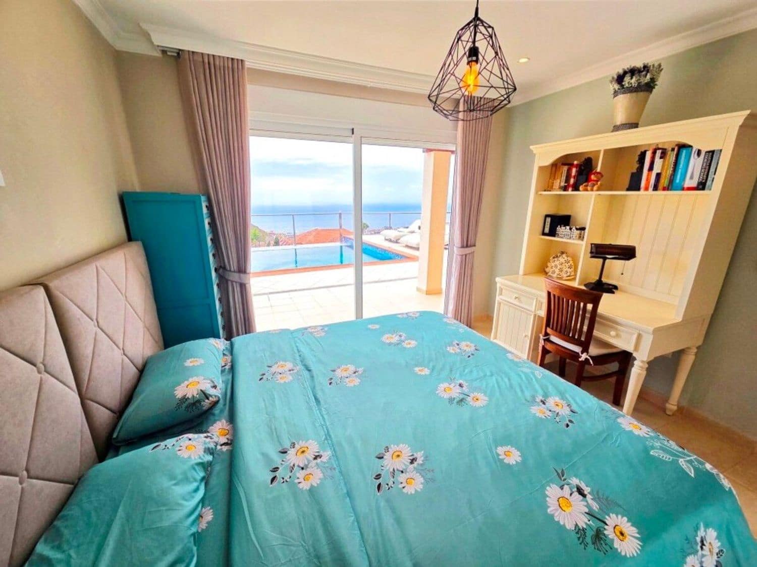 4 slaapkamer Villa te koop in Santa Cruz de Tenerife met zwembad garage - € 2.050.000 (Ref: 10077514)