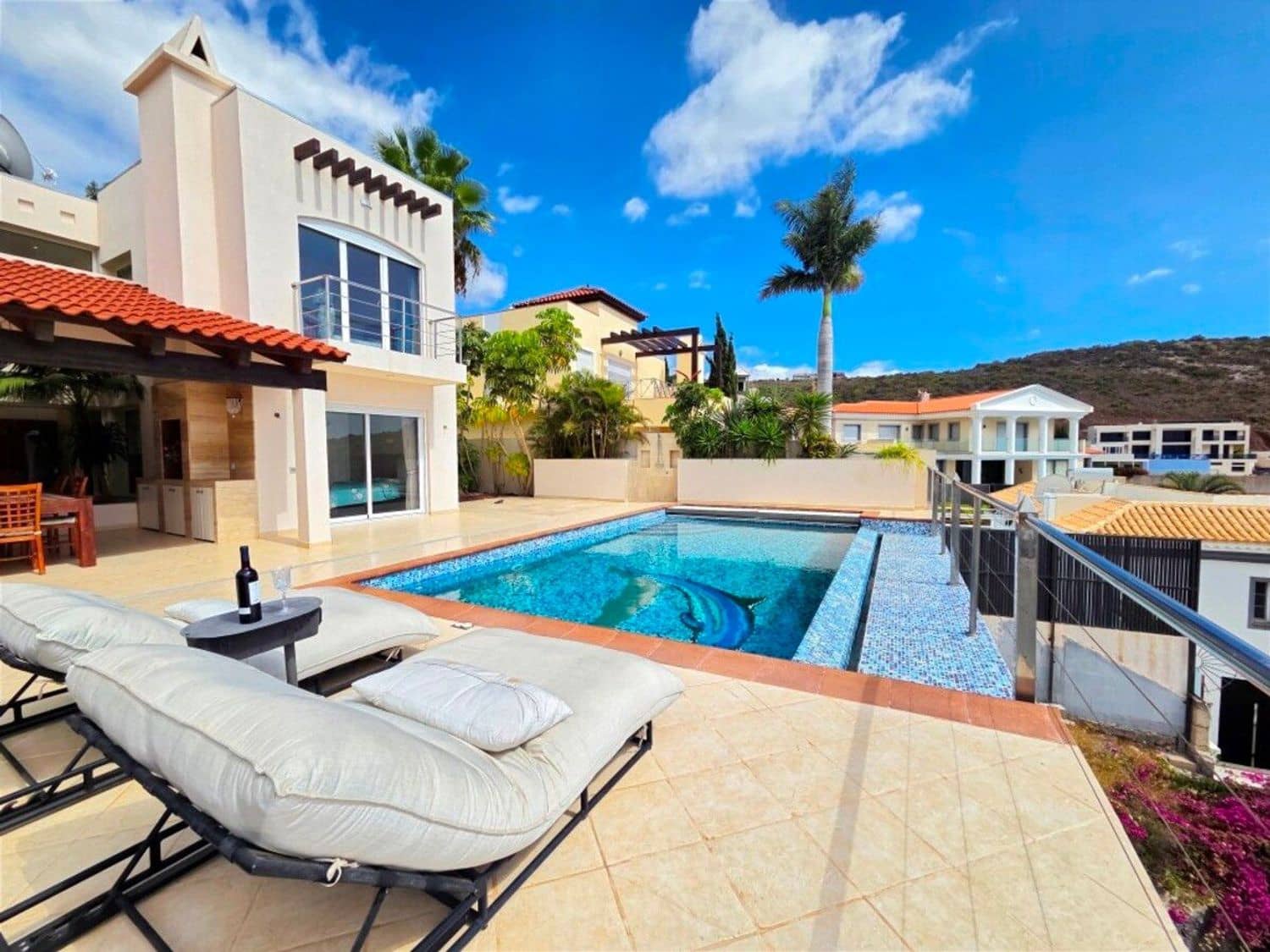 4 slaapkamer Villa te koop in Santa Cruz de Tenerife met zwembad garage - € 2.050.000 (Ref: 10077514)