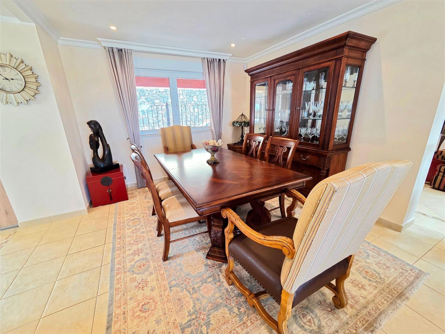 4 bedroom Villa for sale in Costa Adeje with pool garage - € 2,050,000 (Ref: 10077514)