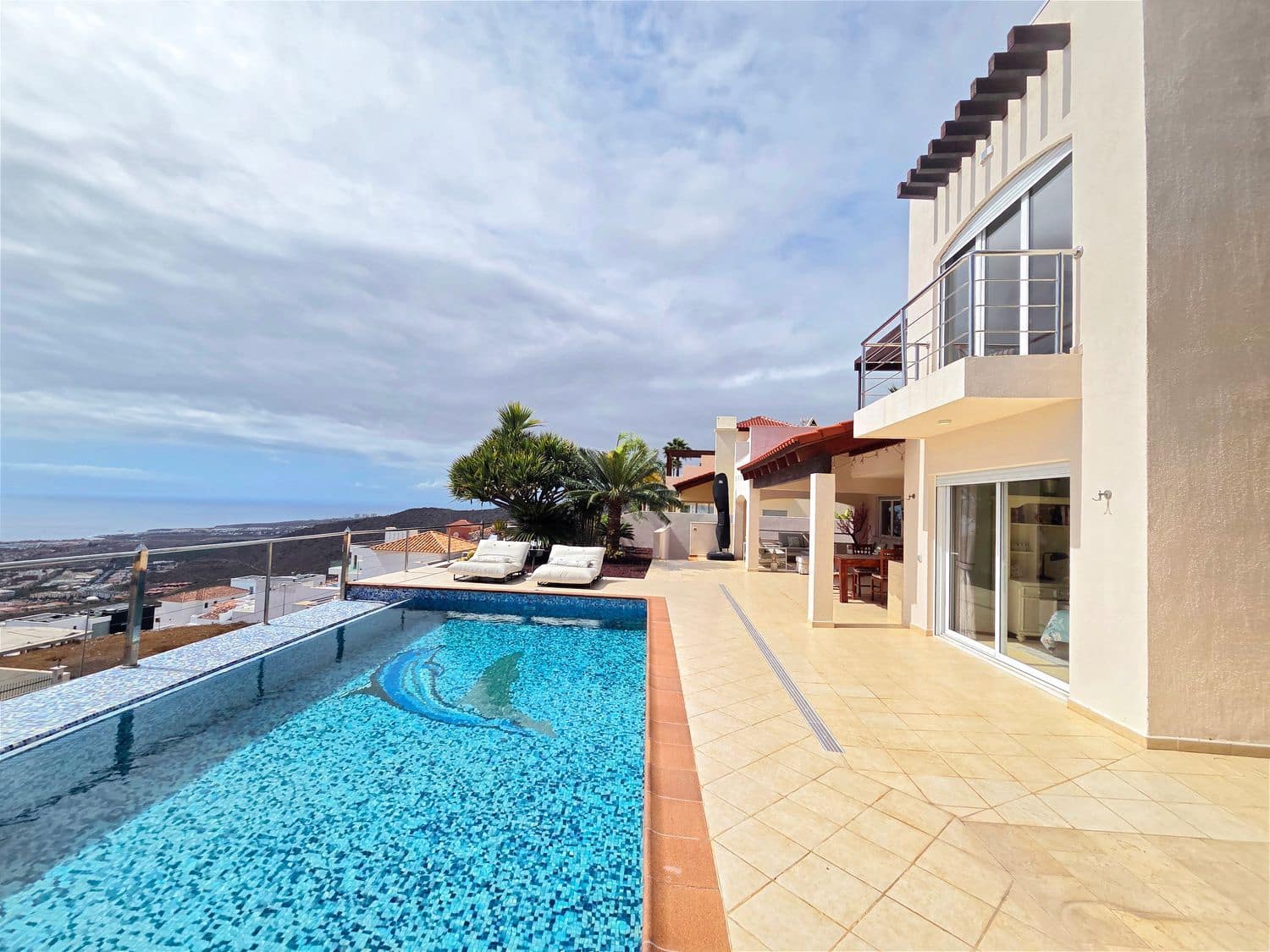 4 bedroom Villa for sale in Costa Adeje with pool garage - € 2,050,000 (Ref: 10077514)