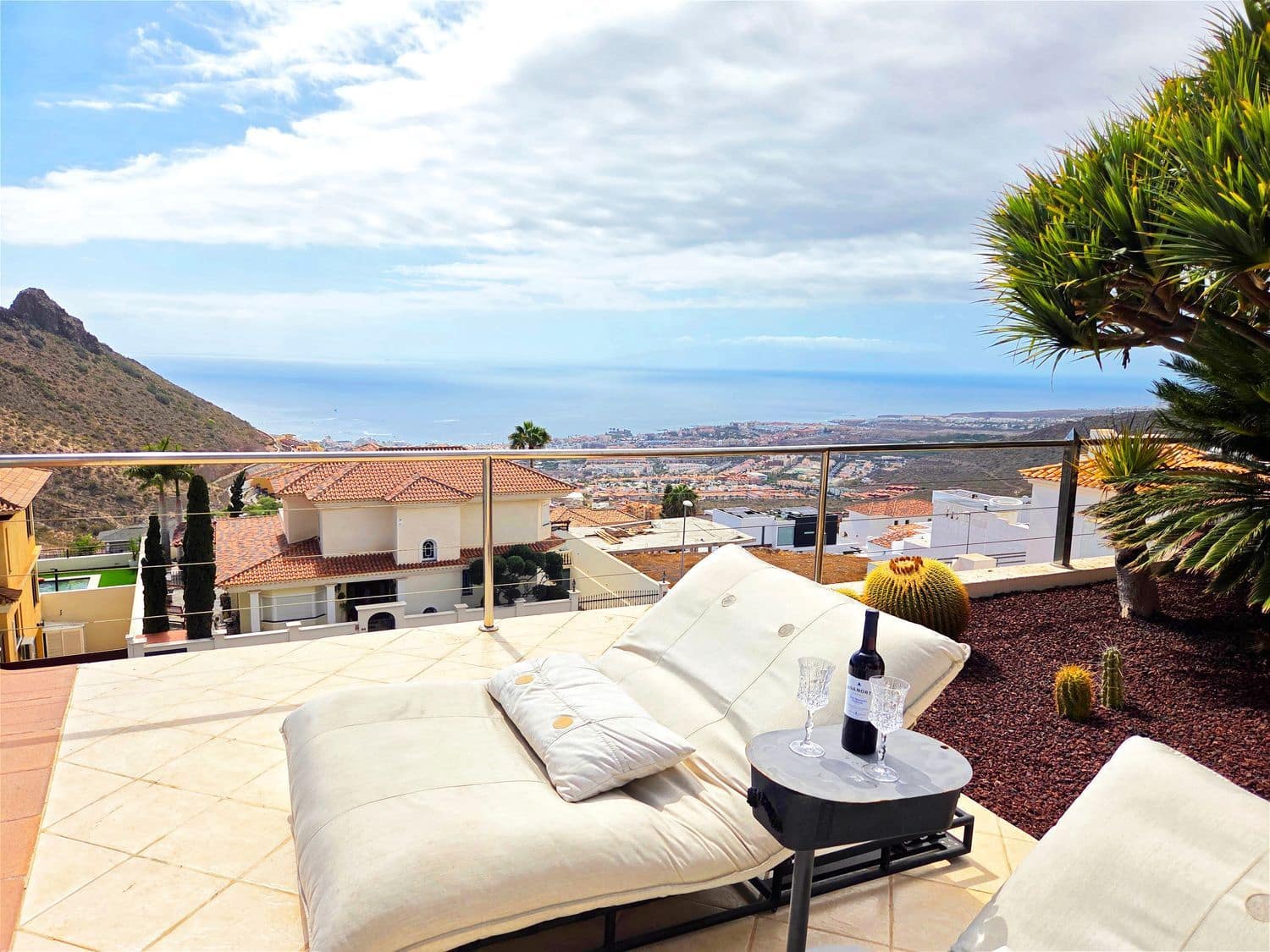 4 bedroom Villa for sale in Costa Adeje with pool garage - € 2,050,000 (Ref: 10077514)