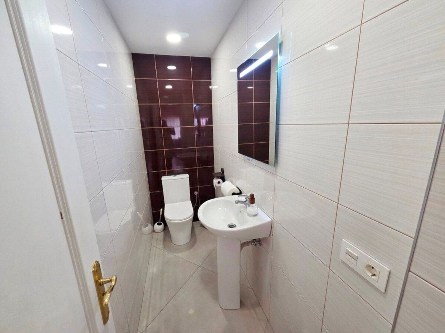 Commercial for sale in Adeje - € 45,000 (Ref: 10164041)