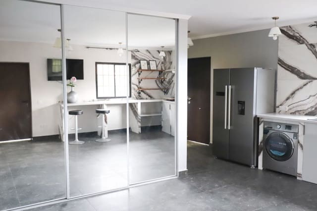 7 slaapkamer Finca/Landhuis te koop in Los Silos met zwembad garage - € 650.000 (Ref: 8422771)