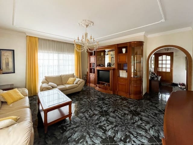 7 slaapkamer Finca/Landhuis te koop in Los Silos met zwembad garage - € 650.000 (Ref: 8422771)