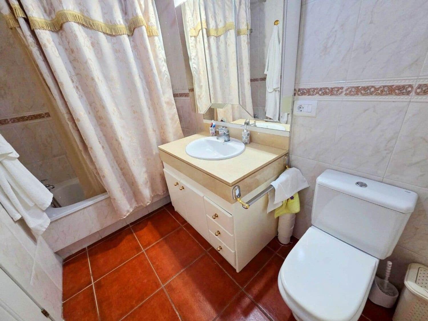 4 bedroom Townhouse for sale in Adeje with pool garage - € 495,000 (Ref: 9235912)