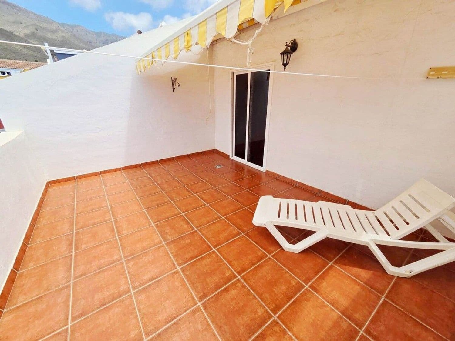 4 bedroom Townhouse for sale in Adeje with pool garage - € 495,000 (Ref: 9235912)