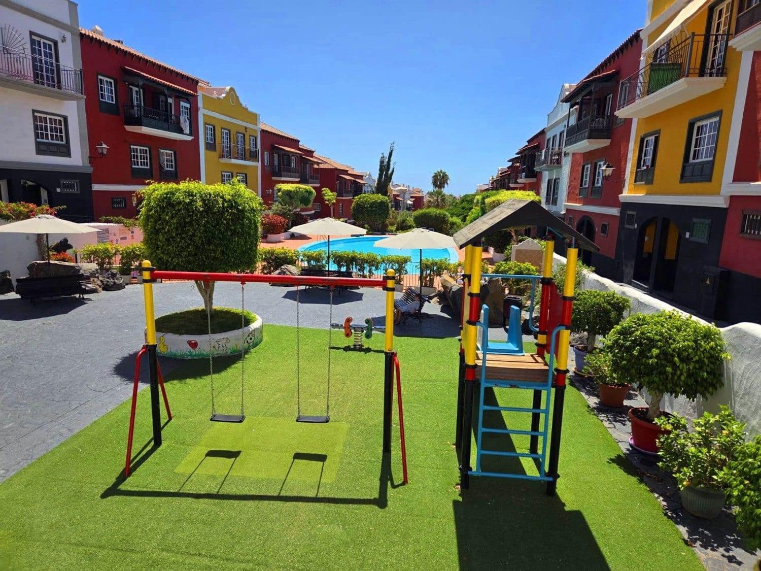 4 bedroom Townhouse for sale in Adeje with pool garage - € 495,000 (Ref: 9235912)