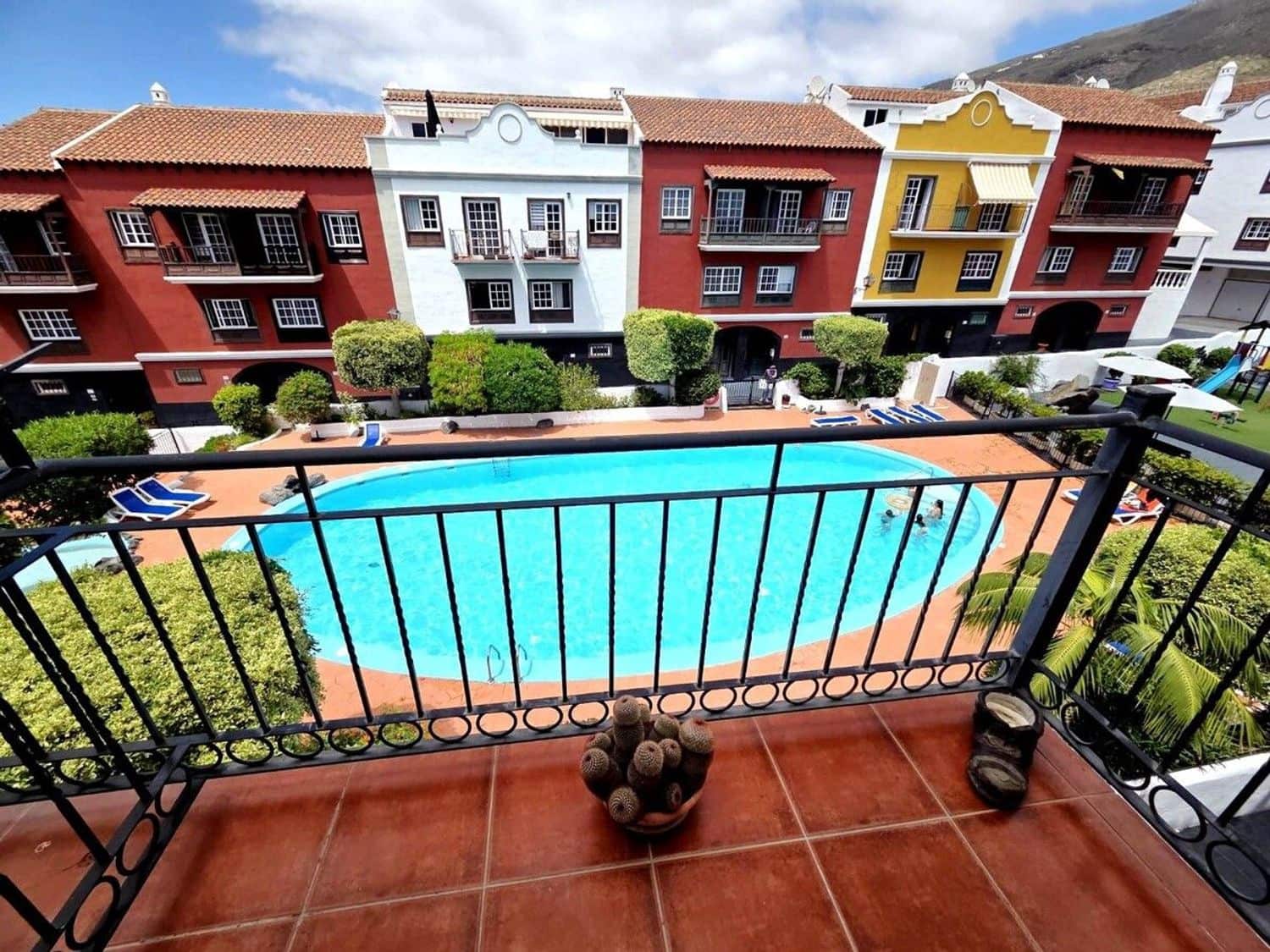 4 bedroom Townhouse for sale in Adeje with pool garage - € 495,000 (Ref: 9235912)