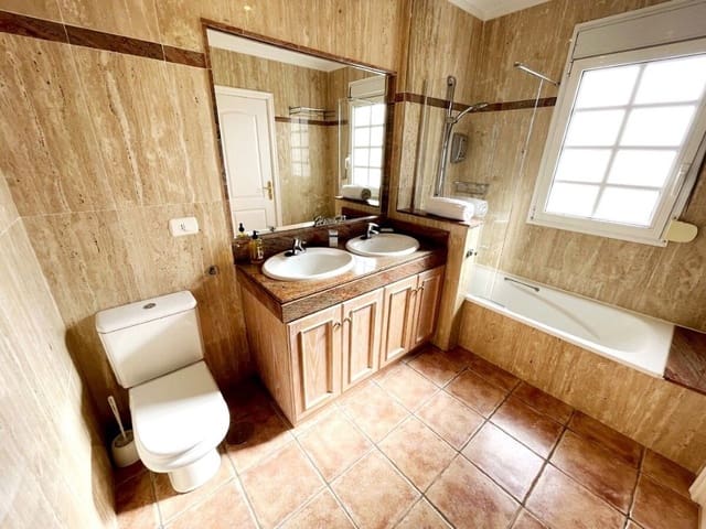 3 sovrum Hus till salu i Santa Cruz de Tenerife med pool garage - 490 000 € (Ref: 9235916)