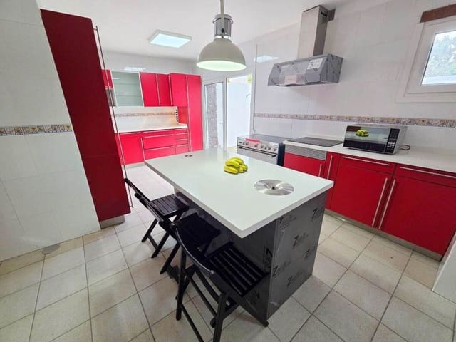 3 slaapkamer Villa te koop in Tacoronte met garage - € 469.000 (Ref: 9264007)