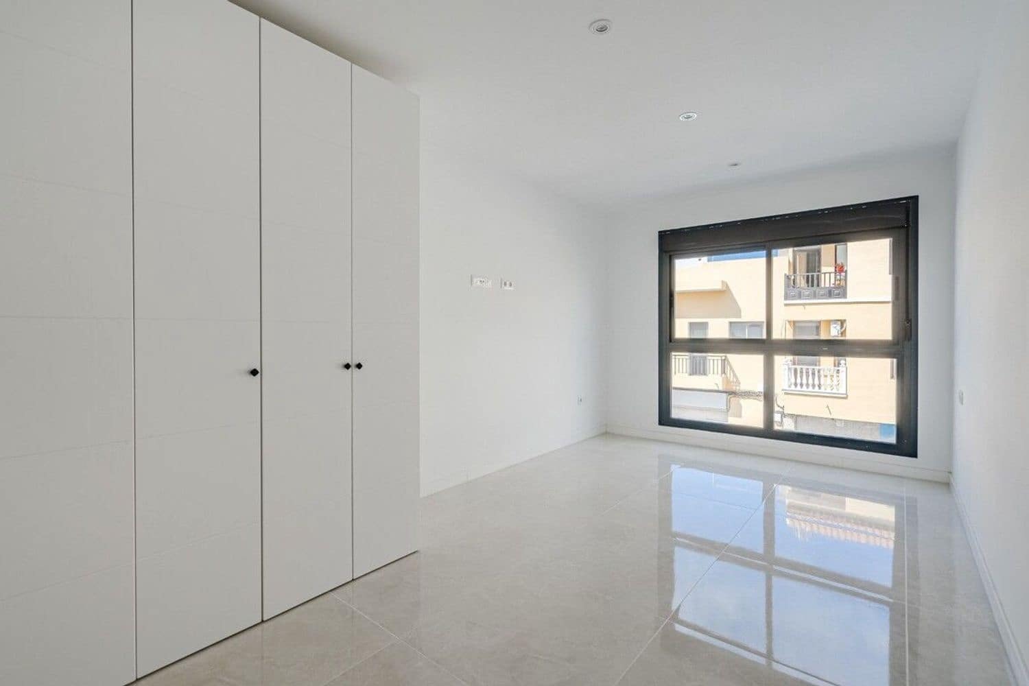 2 bedroom Apartment for sale in Playa San Juan with garage - € 290,000 (Ref: 9294144)