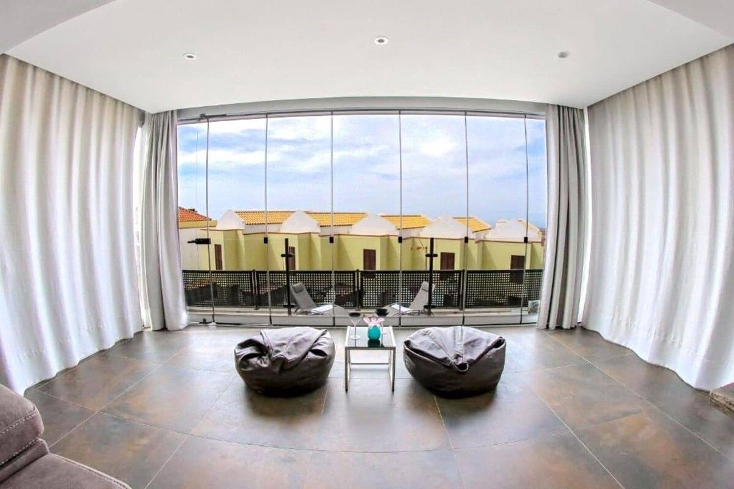 4 soveværelse Villa til salg i Chayofa med swimmingpool garage - € 930.000 (Ref: 9343094)