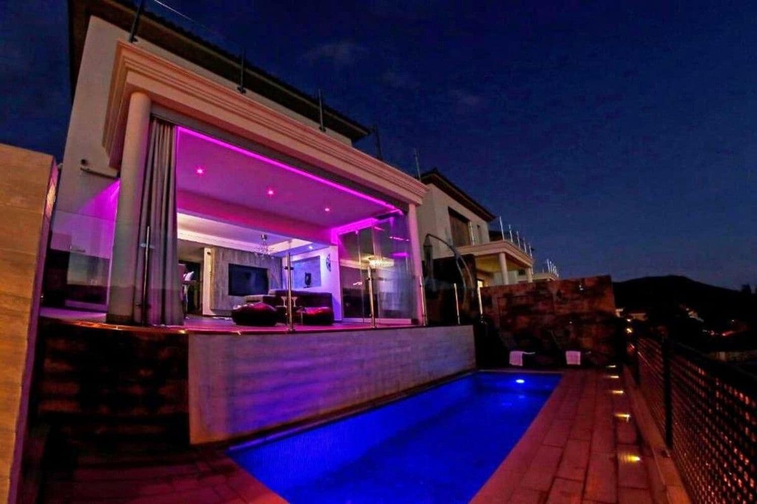 4 soveværelse Villa til salg i Chayofa med swimmingpool garage - € 930.000 (Ref: 9343094)