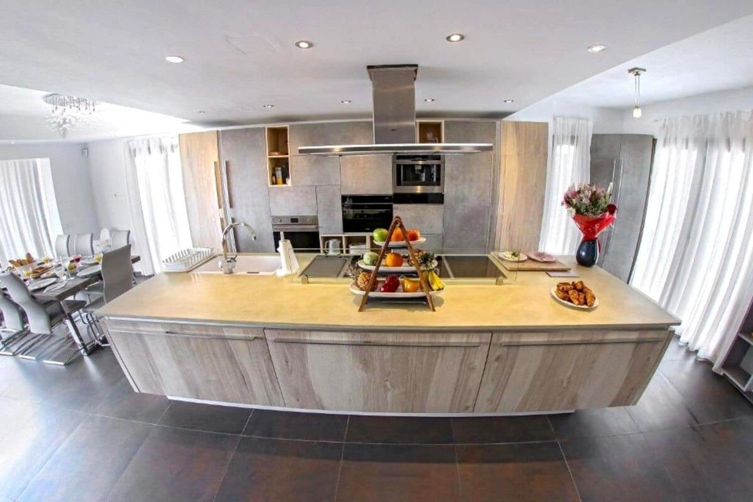 4 soveværelse Villa til salg i Chayofa med swimmingpool garage - € 930.000 (Ref: 9343094)