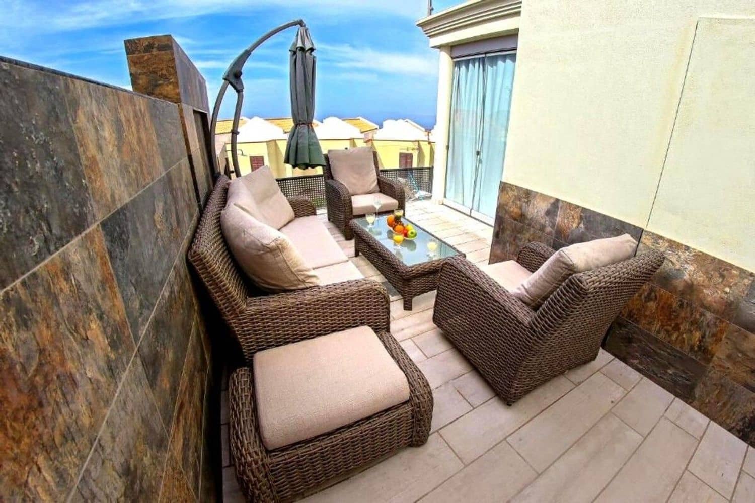 4 soveværelse Villa til salg i Chayofa med swimmingpool garage - € 930.000 (Ref: 9343094)