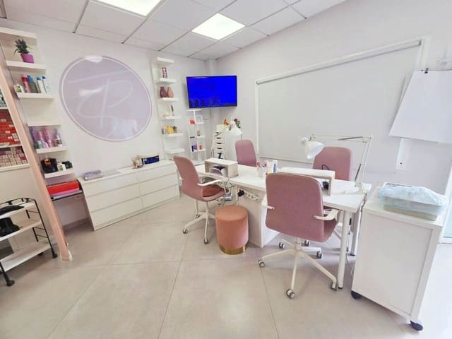 Commercieel te koop in Casco Urbano, Adeje - € 130.000 (Ref: 9343095)