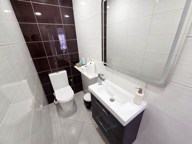 Commercieel te koop in Casco Urbano, Adeje - € 130.000 (Ref: 9343095)