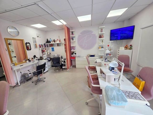 Commercieel te koop in Casco Urbano, Adeje - € 130.000 (Ref: 9343095)