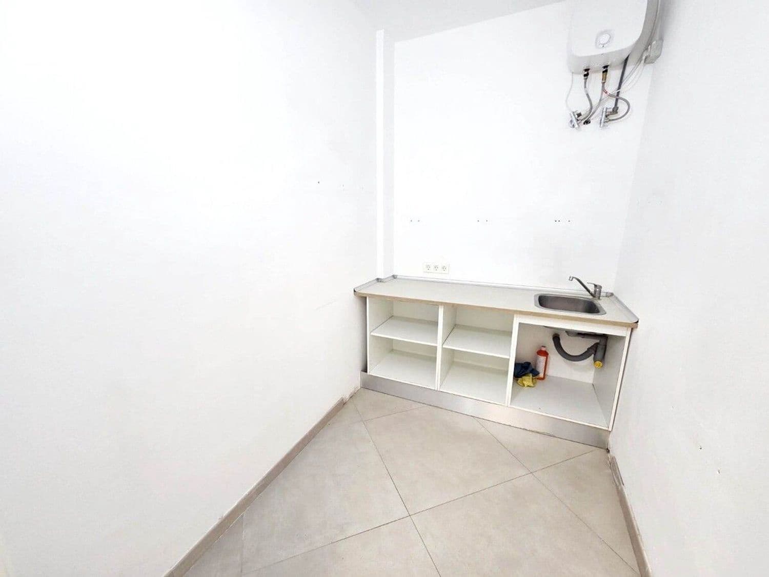 Komercyjne na sprzedaż w Adeje - 130 000 € (Ref: 9343095)