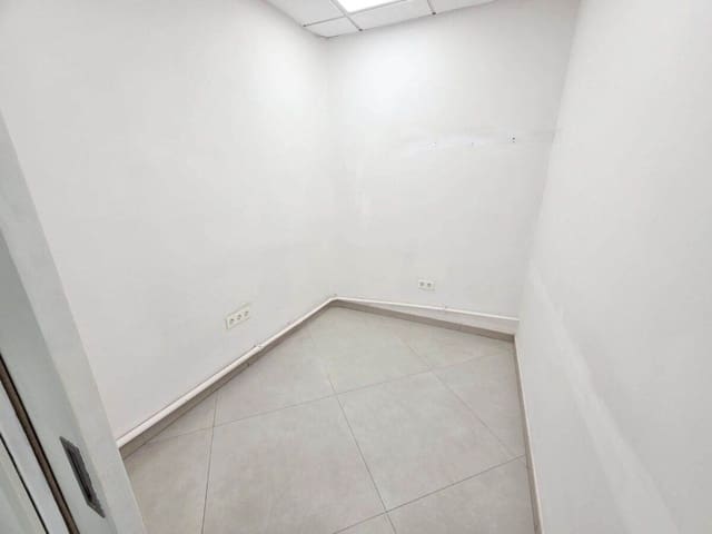 Erhverv til salg i Casco Urbano, Adeje - € 130.000 (Ref: 9343095)