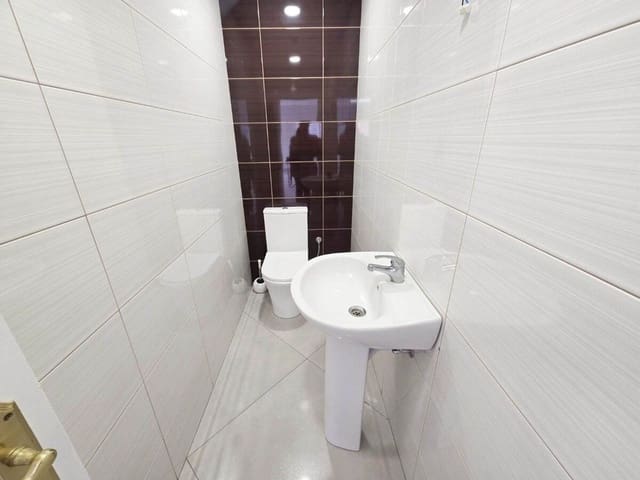 Erhverv til salg i Casco Urbano, Adeje - € 130.000 (Ref: 9343095)